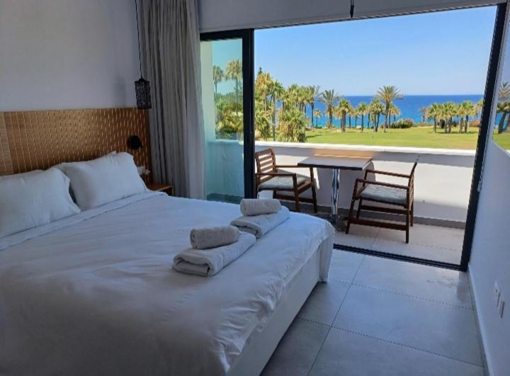 Terrazza Suites Paphos Exteriör bild