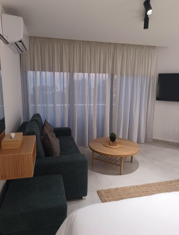 Terrazza Suites Paphos Exteriör bild
