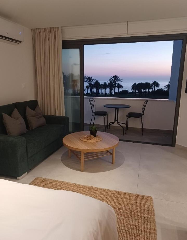 Terrazza Suites Paphos Exteriör bild