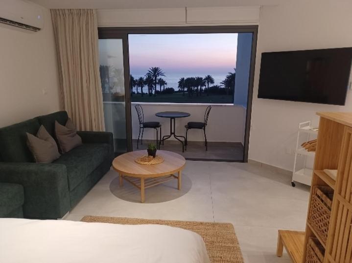 Terrazza Suites Paphos Exteriör bild